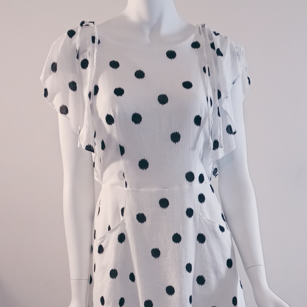 Polka dots in black and white,  ruffled sleeved dress//size XS